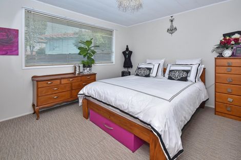 Photo of property in 14 Damian Way, Weymouth, Auckland, 2103