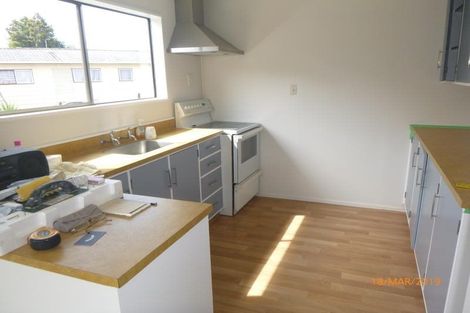 Photo of property in 8 St Catherine Crescent, West Harbour, Auckland, 0618