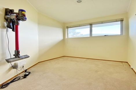Photo of property in 67 Ravenwood Drive, Forrest Hill, Auckland, 0620