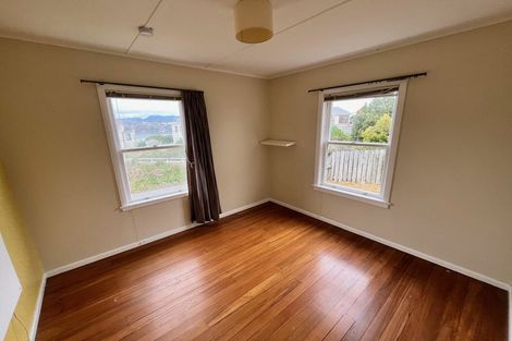 Photo of property in 6 Bowes Crescent, Strathmore Park, Wellington, 6022