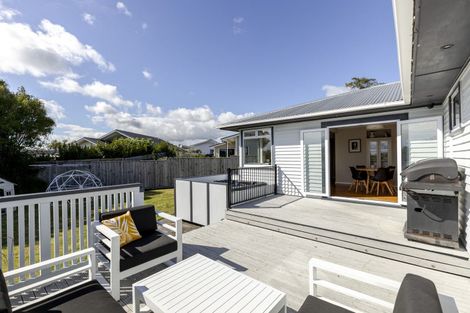 Photo of property in 10 Holford Street, Westown, New Plymouth, 4310