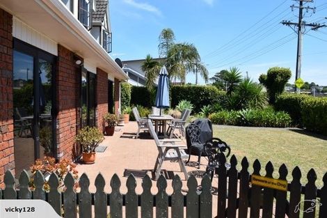 Photo of property in 1/48 East Coast Road, Milford, Auckland, 0620