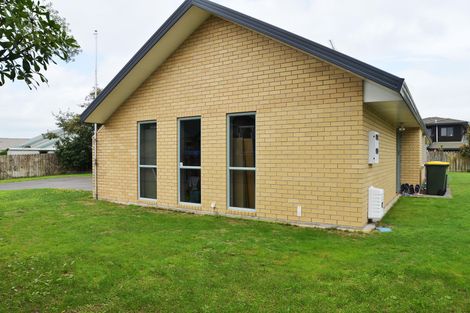 Photo of property in 8 Aristoy Close, Conifer Grove, Takanini, 2112