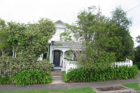 Photo of property in 1/27 Huka Road, Birkenhead, Auckland, 0626