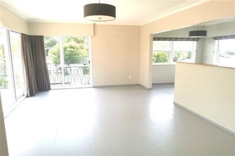 Photo of property in 14 La Trobe Street, Pakuranga Heights, Auckland, 2010