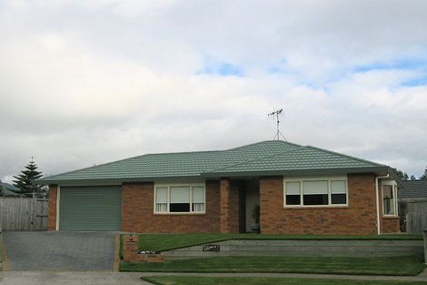 Photo of property in 10 Brookfield Place, Paraparaumu, 5032