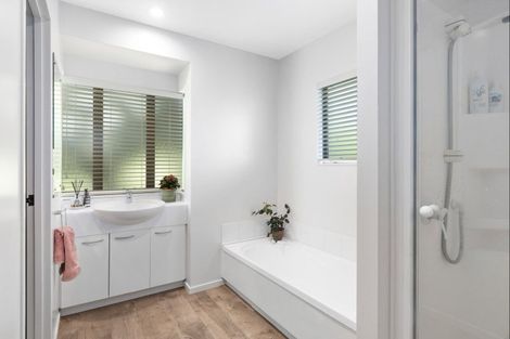 Photo of property in 4/96 William Bayes Place, Red Beach, 0932