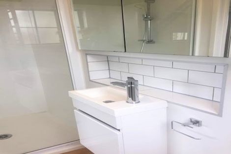 Photo of property in 8a Diosma Place, Botany Downs, Auckland, 2010