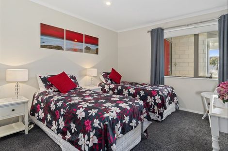 Photo of property in 12 Vantage Place, Omokoroa, 3114