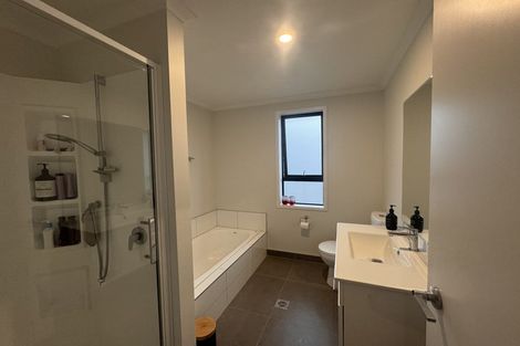 Photo of property in 17 Discovery Place, Marfell, New Plymouth, 4310