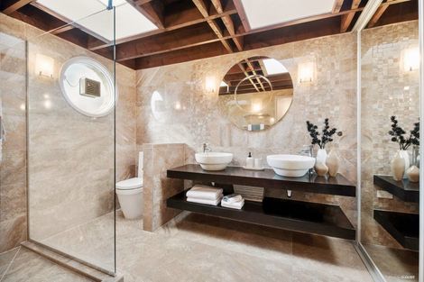 Photo of property in 1/7 Cobblestone Lane, Hillcrest, Auckland, 0627