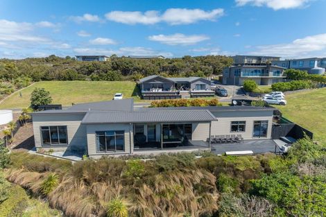 Photo of property in 6 Sunrise Place, Cable Bay, 0420