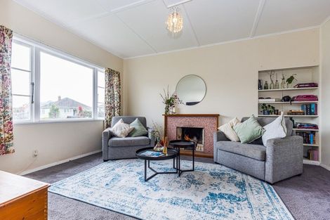 Photo of property in 16 Clapham Place, Whanganui East, Whanganui, 4500