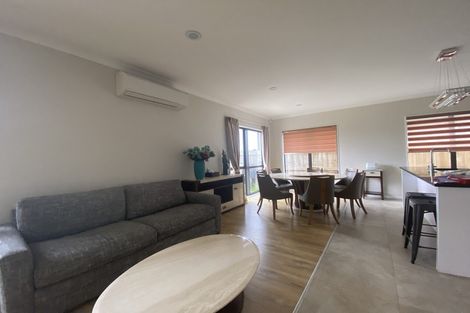 Photo of property in 7 Iwinuku Crescent, Wattle Downs, Auckland, 2103