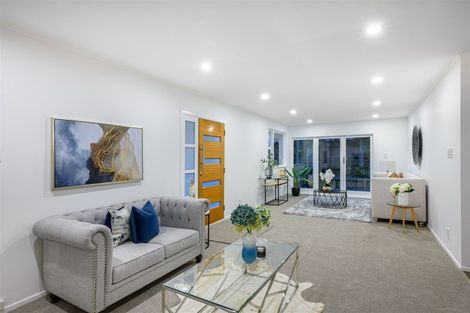 Photo of property in 8 Thuja Street, Green Bay, Auckland, 0604