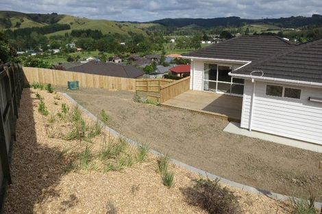 Photo of property in 28 Te Kauri Place, Helensville, 0800