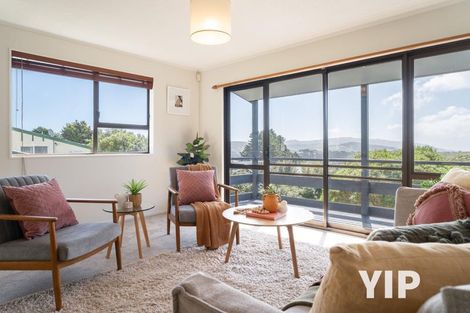 Photo of property in 44 Colchester Crescent, Newlands, Wellington, 6037