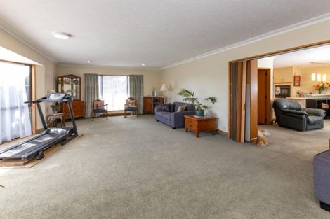 Photo of property in 10 Pyatt Place, Redwood, Christchurch, 8051