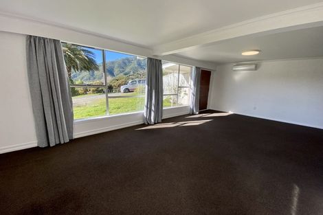 Photo of property in 204 Waikawa Road, Waikawa, Picton, 7220