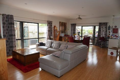 Photo of property in 20 Eastwood Rise, Browns Bay, Auckland, 0630