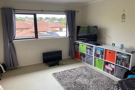 Photo of property in 3 Greenleaf Way, Northcross, Auckland, 0630