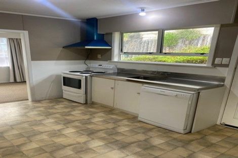 Photo of property in 18 Whakawhiti Street, Marfell, New Plymouth, 4310