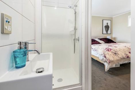 Photo of property in 25 Trelawn Place, Cockle Bay, Auckland, 2014