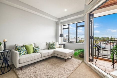 Photo of property in 1b/4 Fleet Street, Devonport, Auckland, 0624