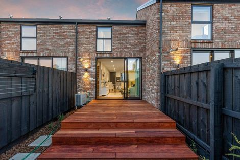 Photo of property in 2/196 Hills Road, Edgeware, Christchurch, 8013