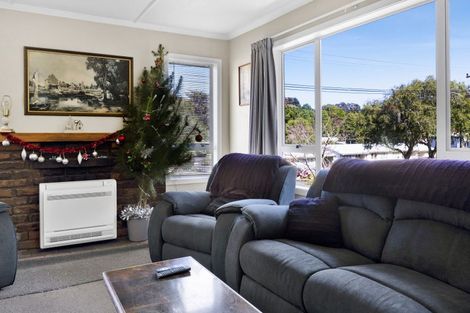Photo of property in 27 Seaview Road, Marfell, New Plymouth, 4310