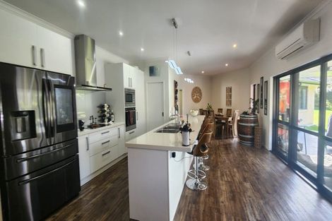 Photo of property in 15 Opal Avenue, Timberlea, Upper Hutt, 5018