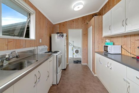 Photo of property in 95 Aquarius Drive, Kawaha Point, Rotorua, 3010