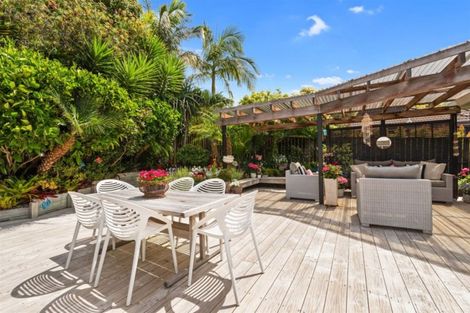 Photo of property in 20 Penguin Drive, Murrays Bay, Auckland, 0630