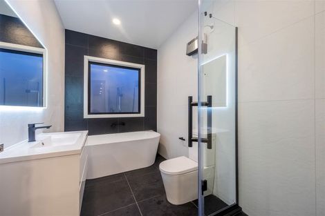 Photo of property in 20 Lewis Younie Road, Kumeu, 0810