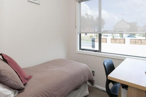 Photo of property in 1/124 Bucklands Beach Road, Bucklands Beach, Auckland, 2012