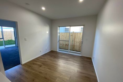 Photo of property in 17 Koiora Road, Clarks Beach, 2122