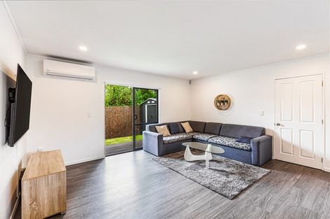 Photo of property in 9/17 Neta Grove, Henderson, Auckland, 0612