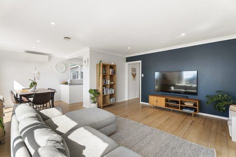 Photo of property in 13 Red Beach Road, Red Beach, 0932