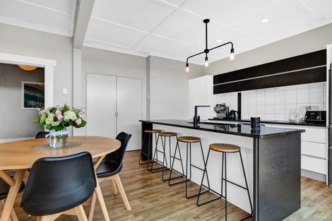 Photo of property in 76 Paynters Avenue, Strandon, New Plymouth, 4312