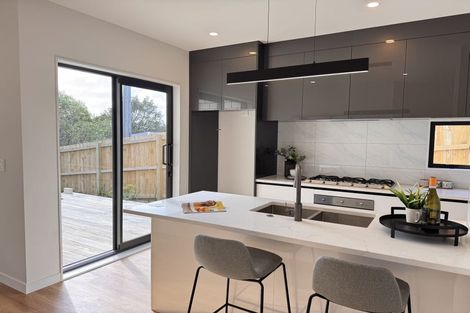 Photo of property in 21d Barron Drive, Green Bay, Auckland, 0604