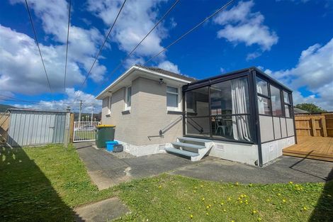 Photo of property in 4 Hollard Grove, Avalon, Lower Hutt, 5011