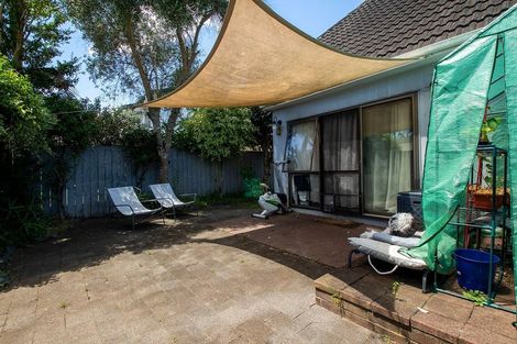 Photo of property in 1/327 Bucklands Beach Road, Bucklands Beach, Auckland, 2012