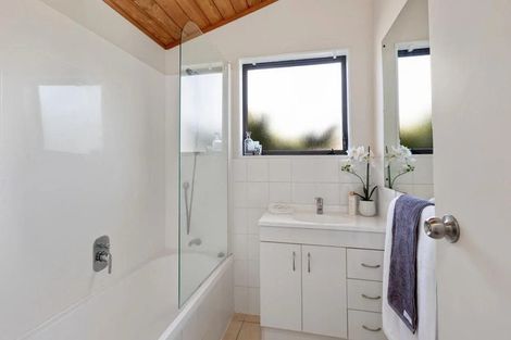 Photo of property in 12b Relko Crescent, Torbay, Auckland, 0630