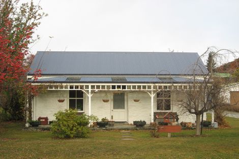 Photo of property in 16 Caernarvon Street, Arrowtown, 9302