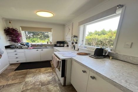 Photo of property in 2 Taupo Crescent, Plimmerton, Porirua, 5026