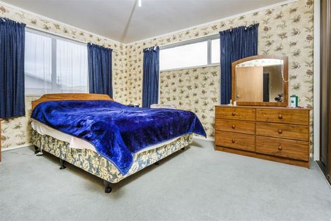 Photo of property in 2/3 Lambrown Drive, Totara Vale, Auckland, 0629