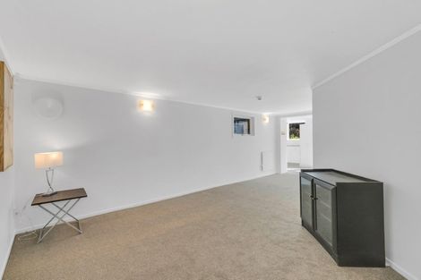 Photo of property in 16 Royal View Road, Te Atatu South, Auckland, 0610