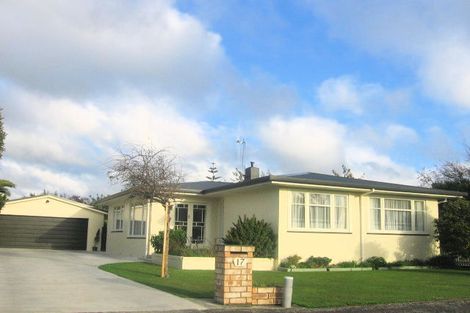 Photo of property in 17 Hobson Place, Takaro, Palmerston North, 4412