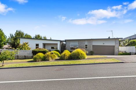 Photo of property in 1 Ellesmere Close, Pyes Pa, Tauranga, 3112