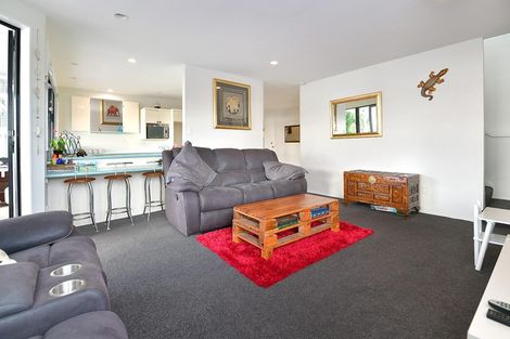 Photo of property in 68a Vipond Road, Stanmore Bay, Whangaparaoa, 0932